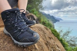 Nortiv 8 black boots in hawaii coastline cliffs